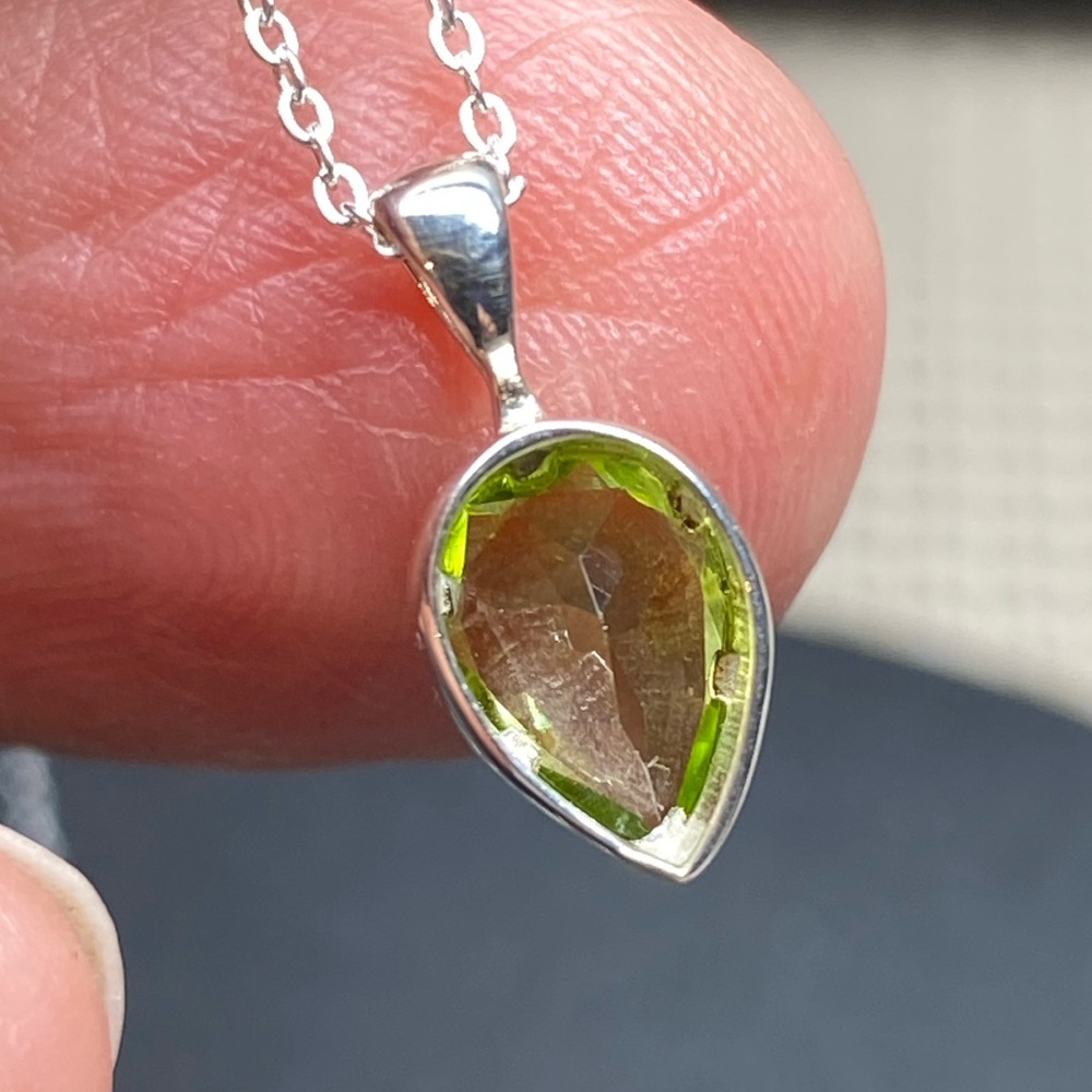 🆕 PERIDOT NECKLACE IN SOLID STERLING SILVER WITH ADJUSTABLE CHAIN 18 INCHES